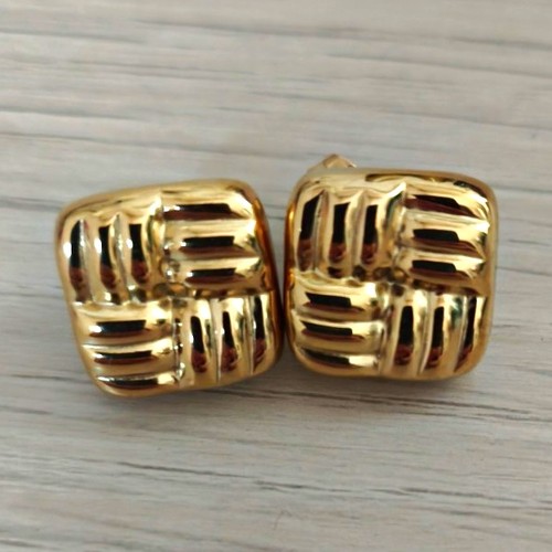 Goldfarbene quadratische