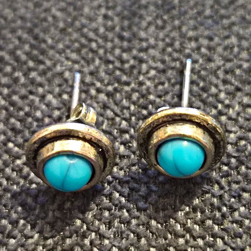 Ohrstecker silberfarben mit